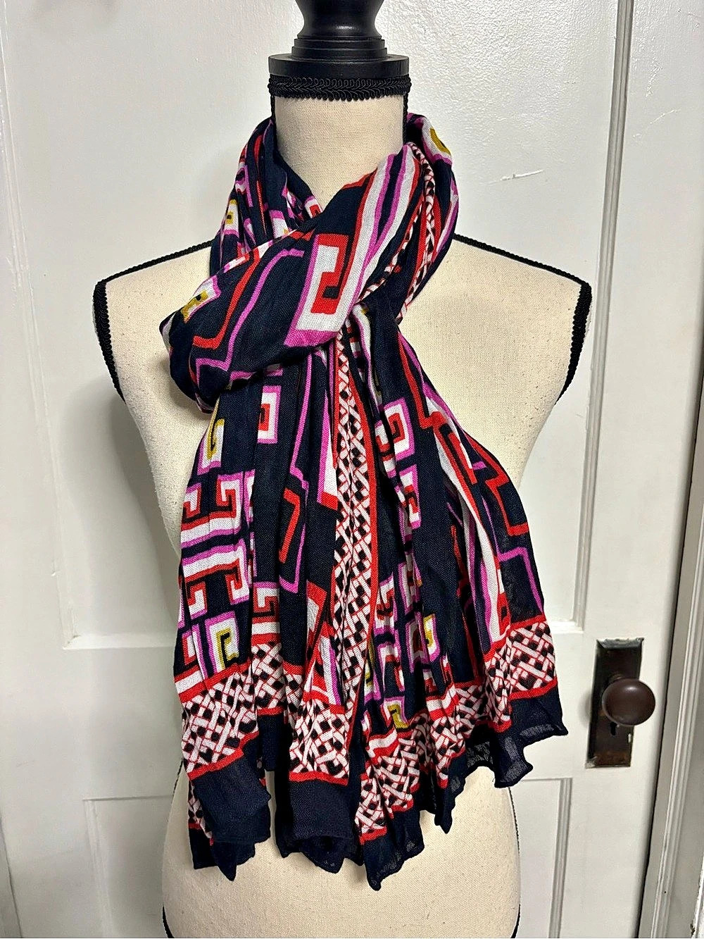 Crown & Ivy Geometric Print Scarf in Black & Pink Like New